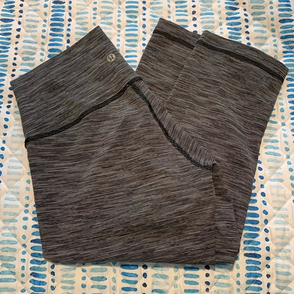 Lululemon Wunder Under Hi-Rise 1/2 Tight 17” - Picture 2 of 3